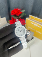 Emporioo Armanii Giannii T-B Analogue watch for women White Ar1908